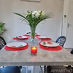 Ξενοδοχείο με διαμερίσματα Carteron 4*